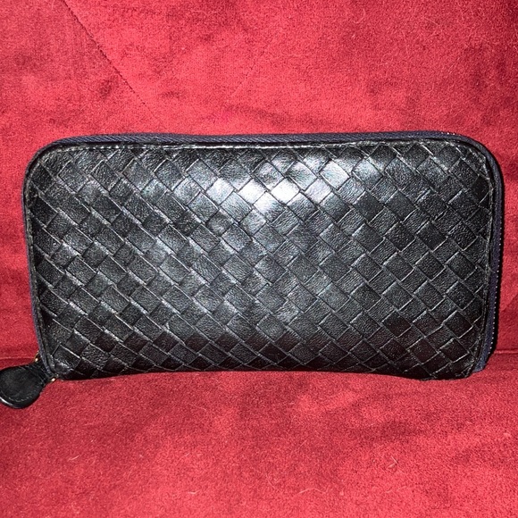 Bottega Veneta Black Woven Leather  zip around Wallet - Picture 10 of 10
